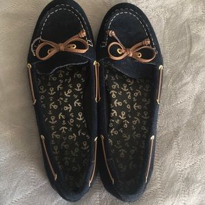 Suede navy Sperry boat shoes 8.5